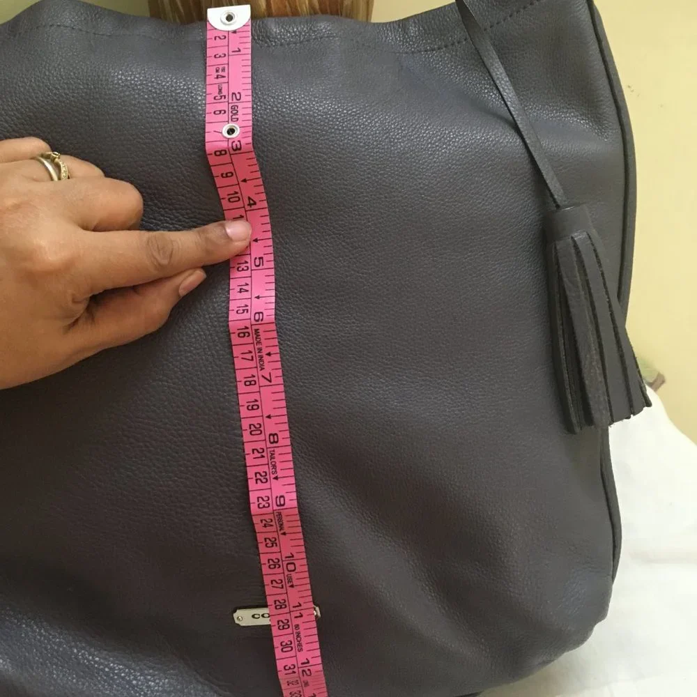 Authentic Coach Avery Hobo Bag - Picture 4 of 16